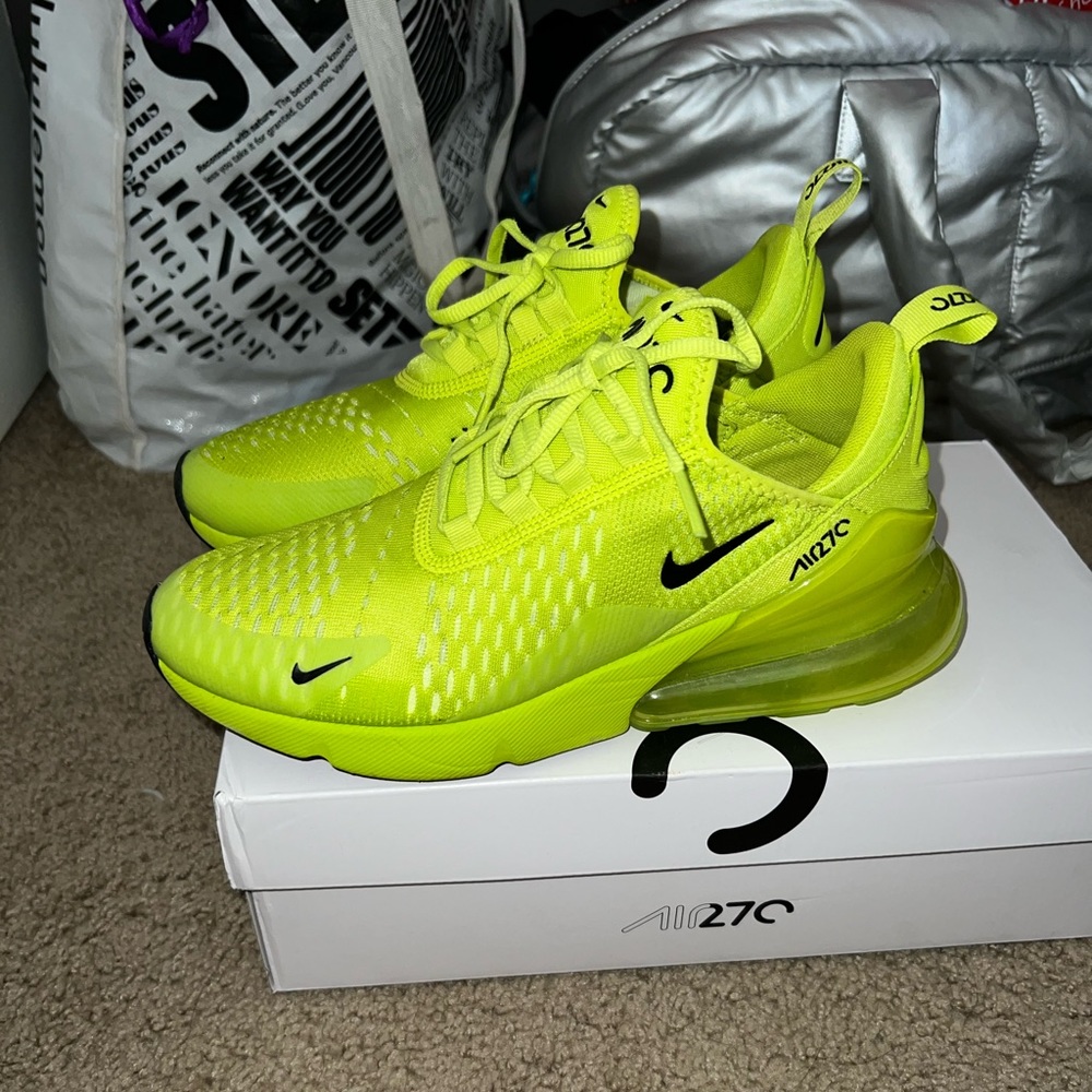 Nike Air Max 270 women’s 8